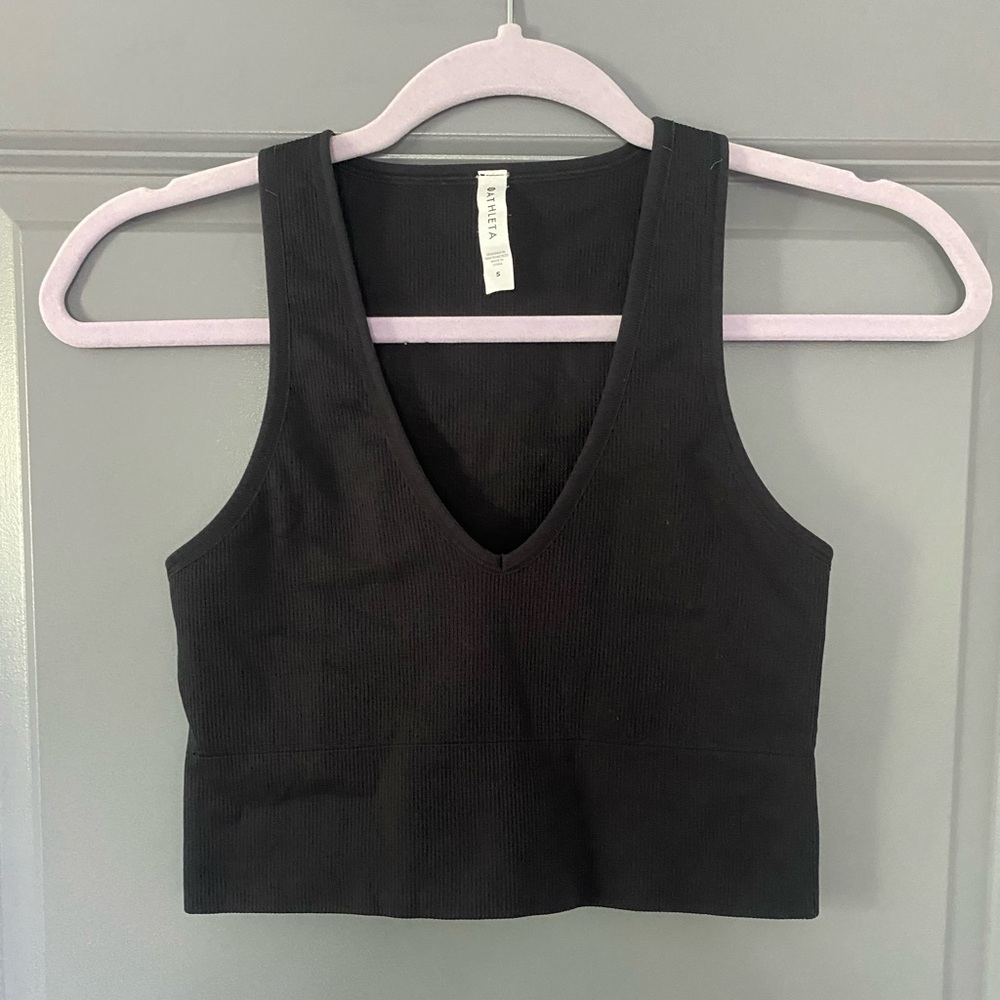 Selling this cropped ribbed Athleta tank! Size Small in black